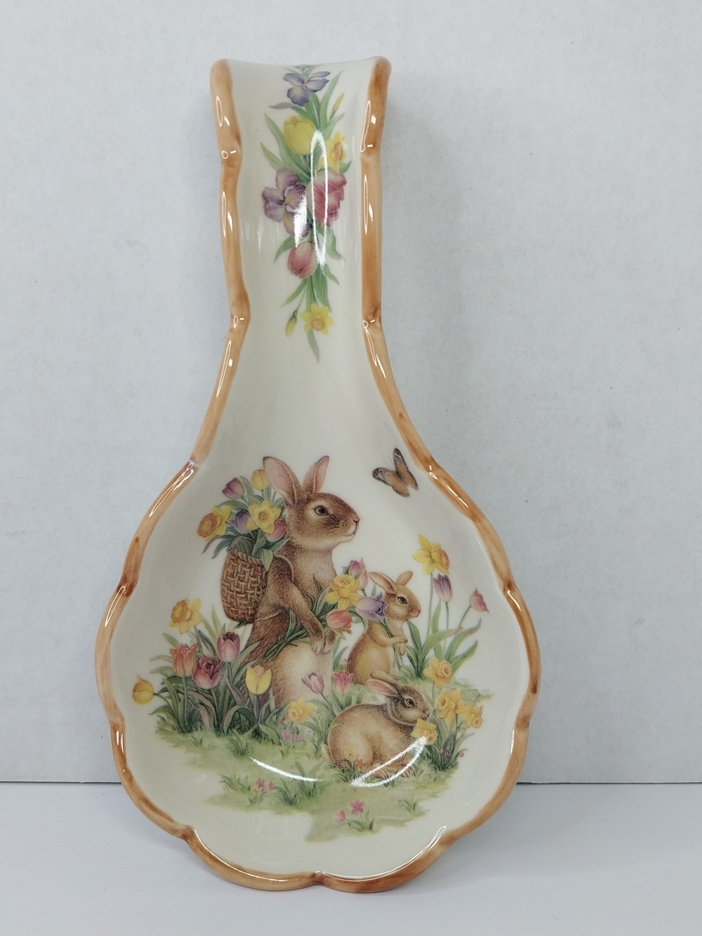 Cracker Barrel Easter Traditions Spoon Rest Rabbits Tulips Daffodils Cottagecore